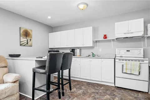 89 DUNDAS St, Greater Napanee, ON K7R 1Z7