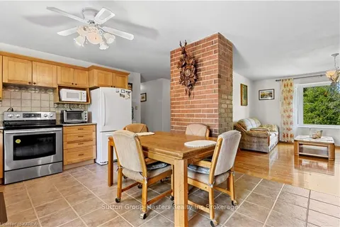 4822 BATTERSEA Rd, South Frontenac, ON K0H 1H0