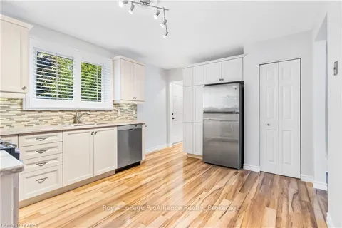 409 REGENT St, Kingston, ON K7K 5P8