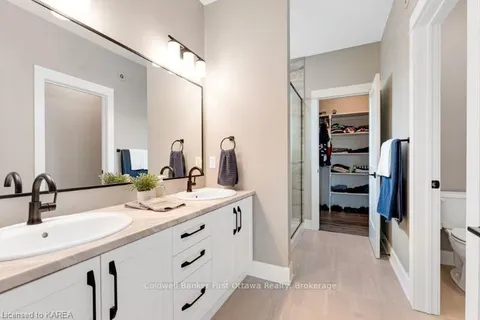 11 NEWHAVEN Gate, Westport, ON K0G 1X0