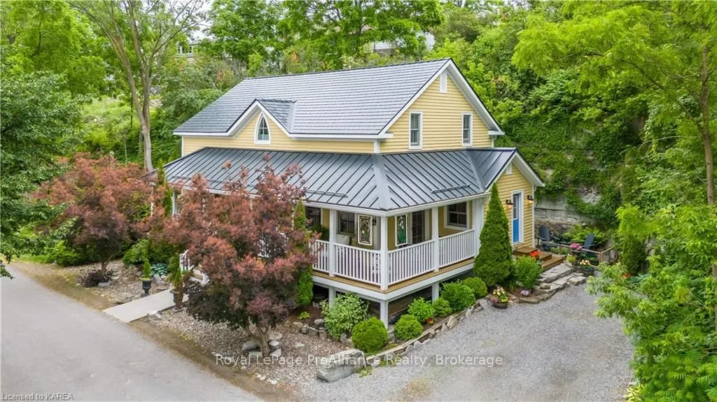 222 GREENBAY Rd, Kingston, ON K7K 7C4