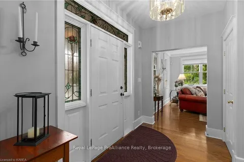 222 GREENBAY Rd, Kingston, ON K7K 7C4