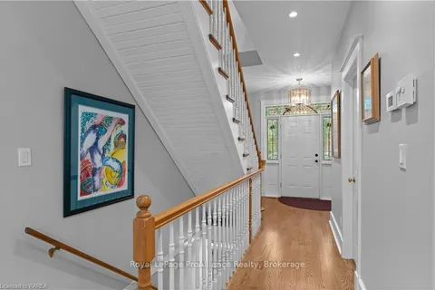 222 GREENBAY Rd, Kingston, ON K7K 7C4