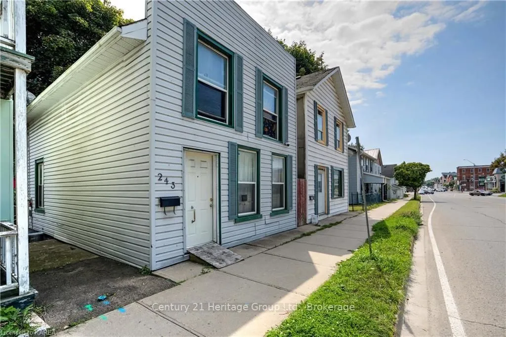 243 KING St, Gananoque, ON K7G 1G4