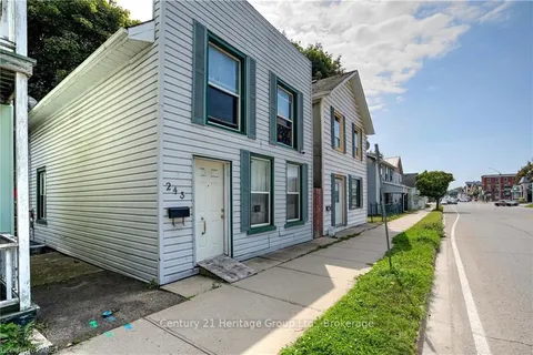 243 KING St, Gananoque, ON K7G 1G4