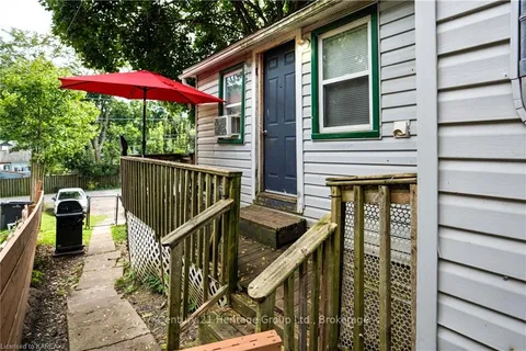 243 KING St, Gananoque, ON K7G 1G4