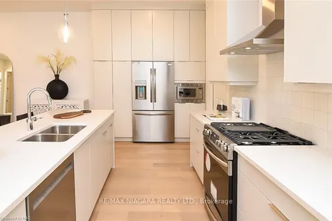 3318 WEINBRENNER Rd, Niagara Falls, ON L2G 3S2