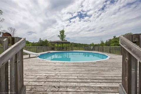 500 DEERVIEW Dr, Kingston, ON K7L 5H6