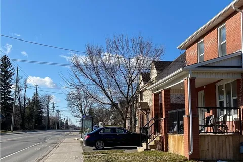281 NIAGARA St, Welland, ON L3C 1K5