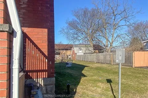 281 NIAGARA St, Welland, ON L3C 1K5