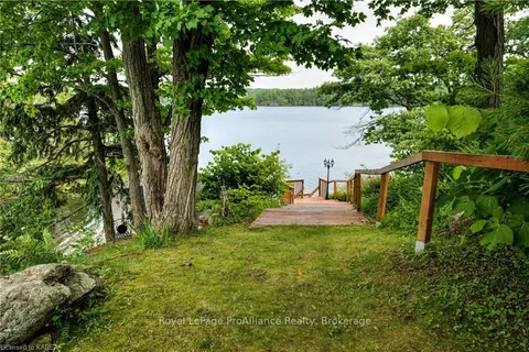 308C HENRY Lane, South Frontenac, ON K0H 1T0