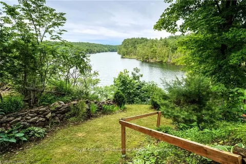 308C HENRY Lane, South Frontenac, ON K0H 1T0