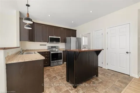 102 SLY Crt, Loyalist, ON K7M 0A4