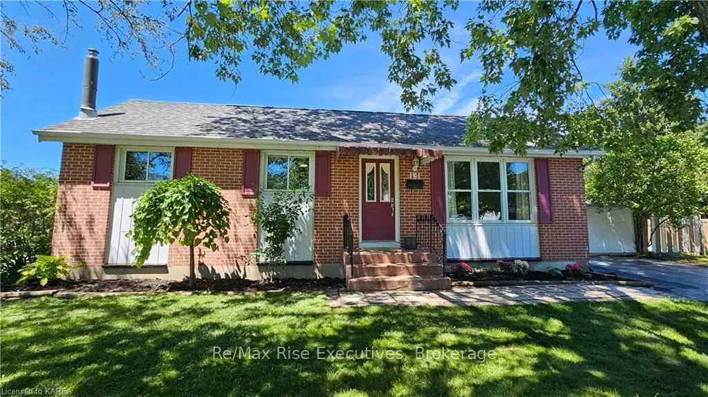 2 DEERFIELD St, Loyalist, ON K7N 1P4