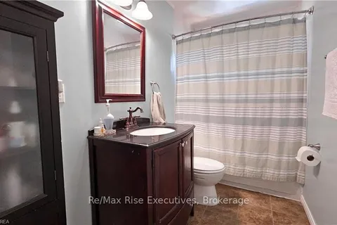 2 DEERFIELD St, Loyalist, ON K7N 1P4