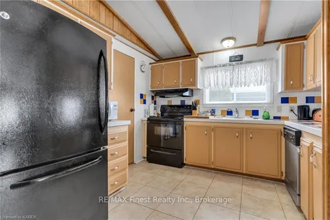 7 CEDAR St, Greater Napanee, ON K7R 3L1