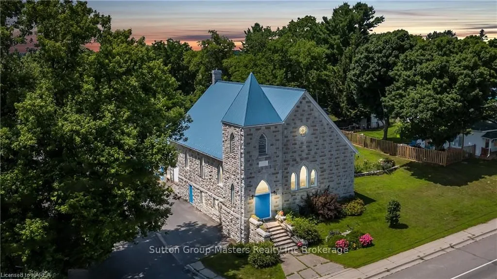 3993 CHURCH St, South Frontenac, ON K0H 1V0