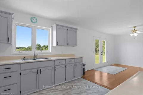 523 COUNTY ROAD 2, Leeds and the Thousand Islands, ON K7G 2V4