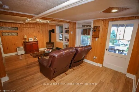 25 JESSIE St, Brockville, ON K6V 3M6