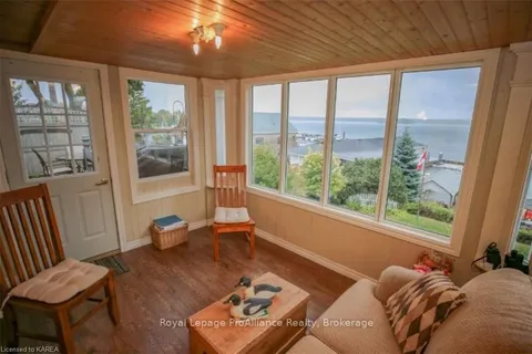 25 JESSIE St, Brockville, ON K6V 3M6