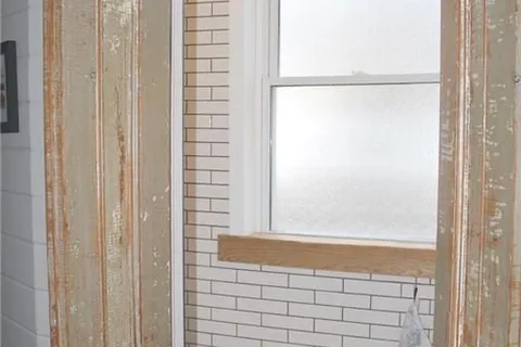 290 STONE St, Gananoque, ON K7G 2A1