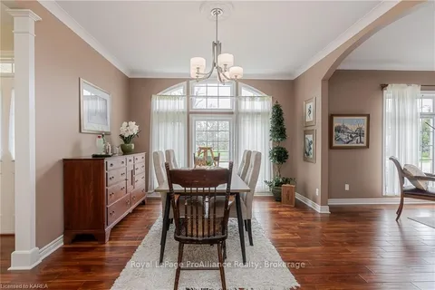 651 WOODLAND Pl, Kingston, ON K7L 4V1