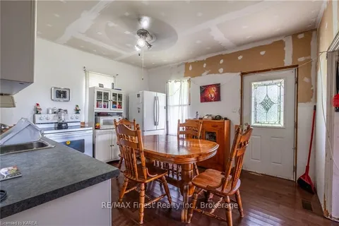 698 RUSSELL Rd, ON K0E 1L0