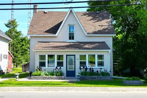 58 BEDFORD St, Westport, ON K0G 1X0