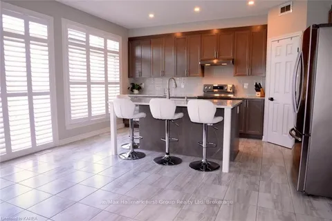 1107 WOODHAVEN Dr, Kingston, ON K7P 0R7