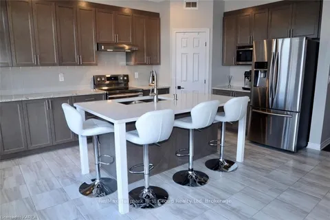 1107 WOODHAVEN Dr, Kingston, ON K7P 0R7