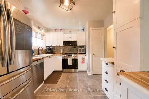 1448 RICKARDS Rd, South Frontenac, ON K0H 2L0