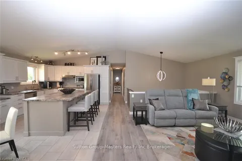 4048 SYDENHAM Rd, South Frontenac, ON K0H 2T0