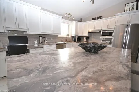 4048 SYDENHAM Rd, South Frontenac, ON K0H 2T0