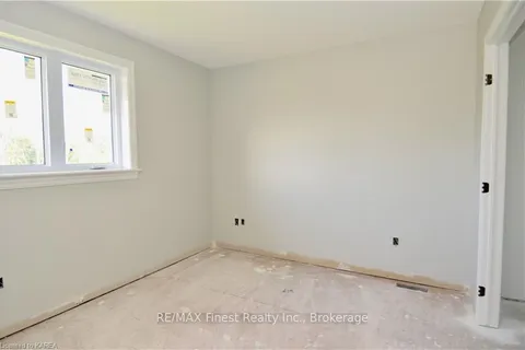 192 CHERRYWOOD Pkwy, Greater Napanee, ON K7R 0E2