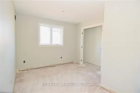 192 CHERRYWOOD Pkwy, Greater Napanee, ON K7R 0E2