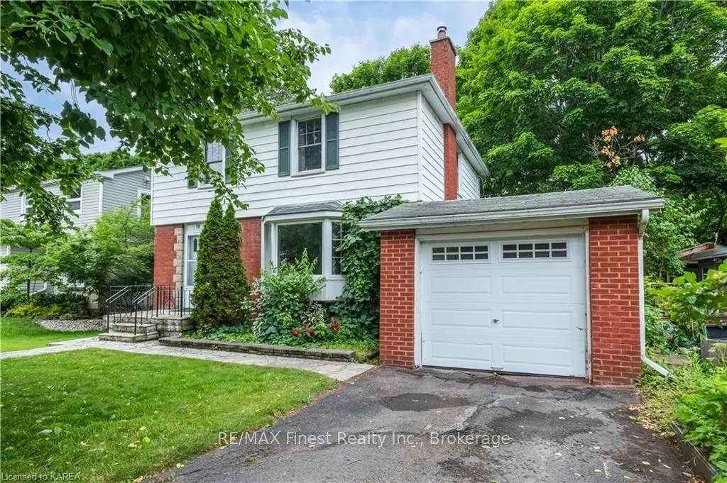 18 STRATHCONA Cres, Kingston, ON K7M 1N8