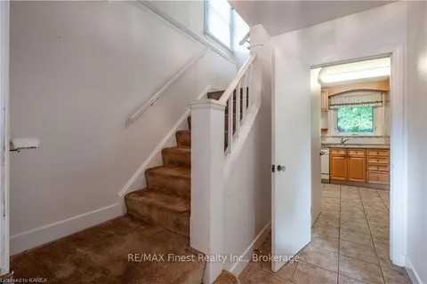 18 STRATHCONA Cres, Kingston, ON K7M 1N8