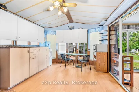 9 GLENFORD Lane, South Frontenac, ON K0H 1T0