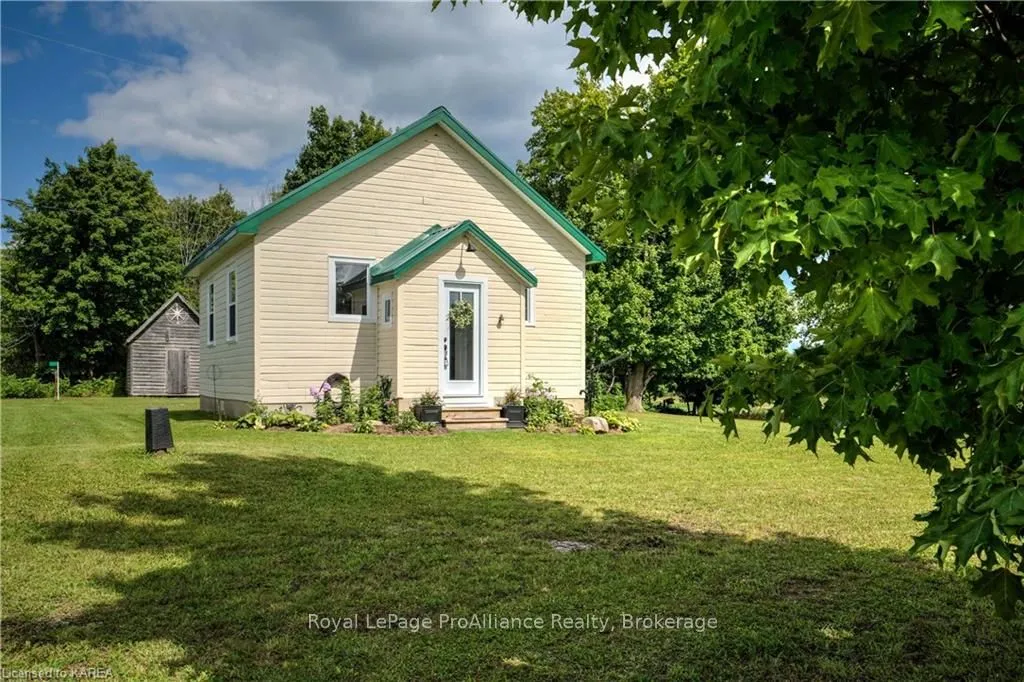 9 MCANDREWS Rd, Rideau Lakes, ON K0G 1X0