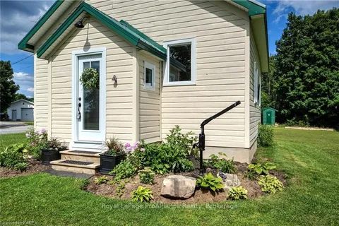 9 MCANDREWS Rd, Rideau Lakes, ON K0G 1X0