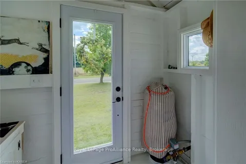 9 MCANDREWS Rd, Rideau Lakes, ON K0G 1X0