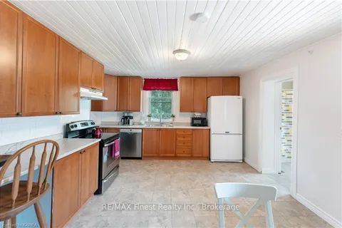 30 KING St, ON K0K 2T0