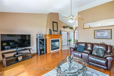 925 QUEENSTON Rd, Niagara-on-the-Lake, ON L0S 1J0