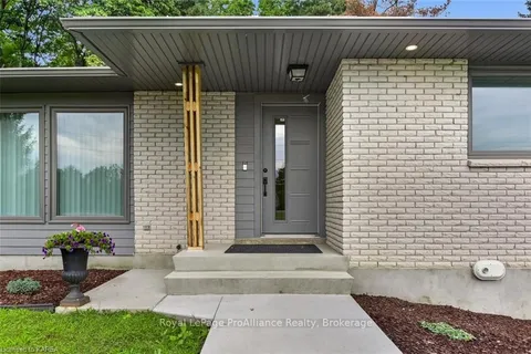 1138 1000ISLANDS Pkwy, Front of Yonge, ON K0E 1R0