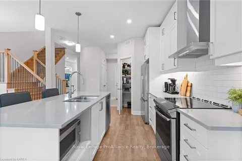 1386 ANDERSEN DRIVE, Kingston, ON K7P 0P4