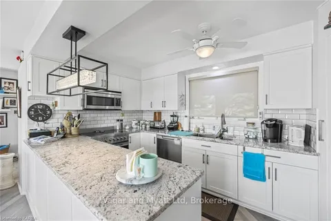 372 DUNDAS St, Greater Napanee, ON K7R 2B6