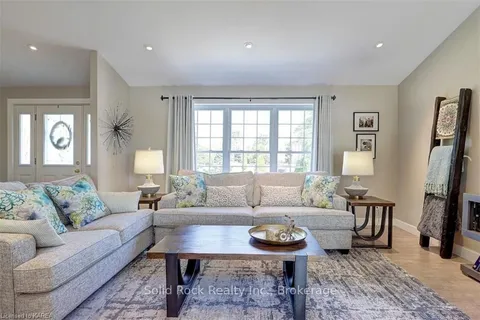 10476 COUNTY RD 2 Rd, South Dundas, ON K0E 1K0