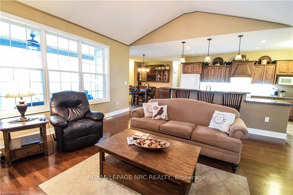 Detached interior view at 870 CENTRALIA Ave Fort Erie