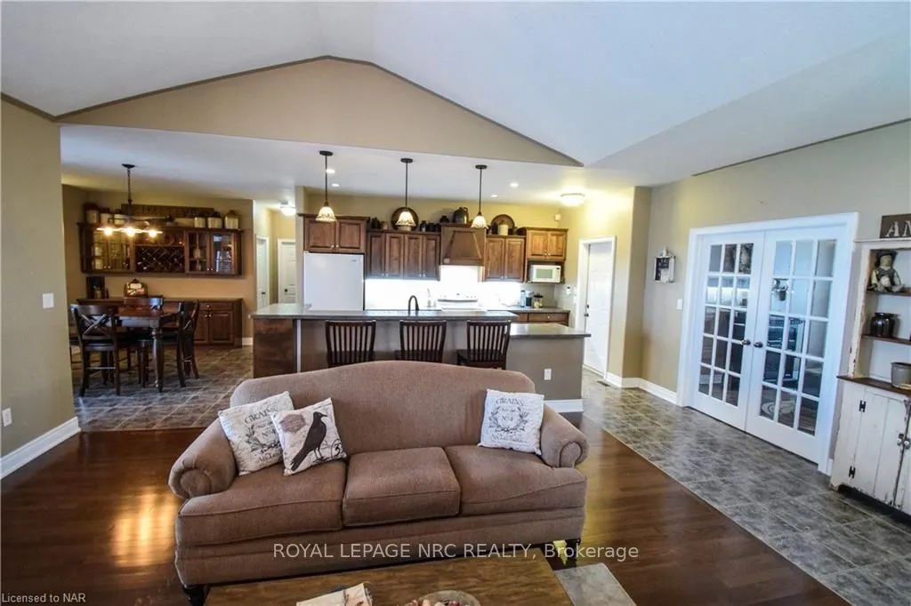 Detached kitchen at 870 CENTRALIA Ave Fort Erie