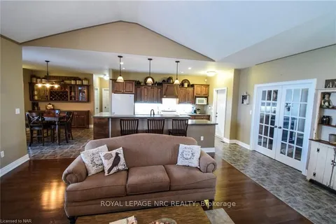 870 CENTRALIA Ave, Fort Erie, ON L0S 1N0